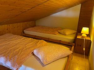 Posteľ alebo postele v izbe v ubytovaní Appartement spacieux à Châtel proche centre, 7 couchages, balcon sud, parking, Multi Pass inclus! - FR-1-693-58
