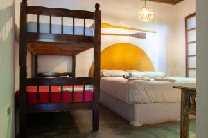 a bedroom with a bunk bed and a bunk bed at Sambaqui Hostel in Ilhabela