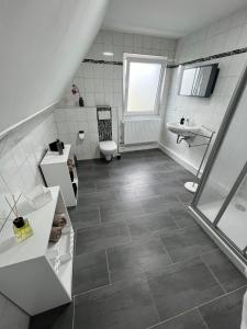 a bathroom with a toilet and a sink at Domo Dolce Wohnapartment 