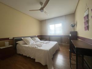 A bed or beds in a room at Casa rural Villa Verde