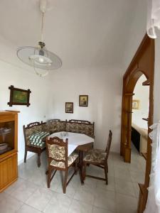 a dining room with a table and chairs at Vrea Home in Nea Vrasna