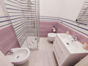A bathroom at Butterfly Appartamento