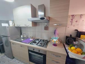 A kitchen or kitchenette at Butterfly Appartamento