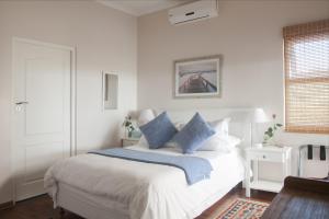 Gallery image of Anchor Bay Guest House in Cape Town