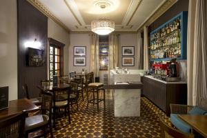 Ο χώρος του lounge ή του μπαρ στο Hotel Laghetto Moinhos