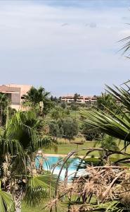 Pemandangan kolam renang di Appt Premium 3 rooms with big terrace at Prestigia Marrakech atau di dekatnya
