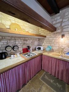 a kitchen with a counter top and a sink at La Maison d'Alienor, Gite à Chablis in Chablis