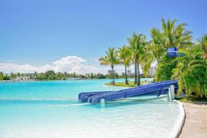 a blue slide in the water at a resort at Playa Blanca SC in Río Hato