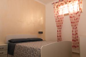 a bedroom with a bed and a window at Villa Terrazza sul Golfo in Monte SantʼAngelo