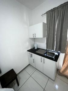 Η κουζίνα ή μικρή κουζίνα στο Beatrice Guesthouse