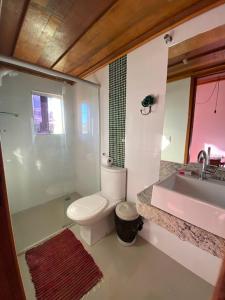 a bathroom with a toilet and a sink at Solar Maria Gomes - Lavras Novas MG in Lavras Novas