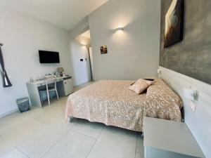 Телевизор и/или развлекательный центр в B&B L'EDEN DI CAPO BIANCO