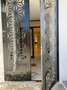 a metal door with a mirror in a hallway at LITZ in Concepción