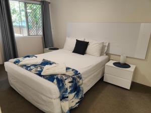 a bedroom with a bed and a window at Mari Court Resort in Gold Coast