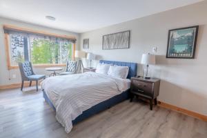 Ένα ή περισσότερα κρεβάτια σε δωμάτιο στο Lakeside hotel room #8 in Kings Beach