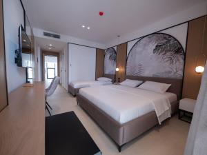 Postel nebo postele na pokoji v ubytování Colosseum Hotel