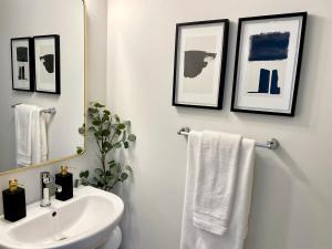 a bathroom with a sink and a mirror and towels at Modern and Bright Luxury Home Centrally Located in Toronto’s GTA in Toronto +49 photos