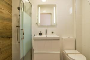 Koupelna v ubytování Nordic Style Top Apartment Torrevieja Centre + 26 fotografií
