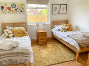 Säng eller sängar i ett rum på Aylesbury Lodge