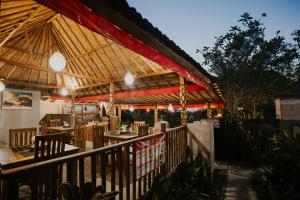 Restoran atau tempat lain untuk makan di Jona Bungalow