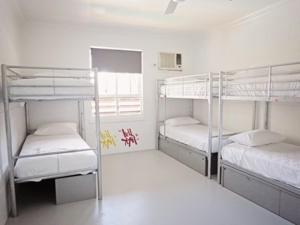 Postel nebo postele na pokoji v ubytování Port Douglas Backpackers