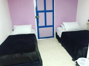 Postel nebo postele na pokoji v ubytování Hospedaje Casa Rosa Jardín