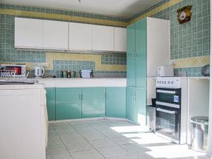 A cozinha ou cozinha compacta de Botany Bay Bungalow