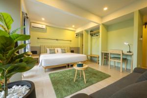 Postel nebo postele na pokoji v ubytování Chamemon Bed Phuket Town