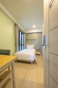 Postel nebo postele na pokoji v ubytování Chamemon Bed Phuket Town