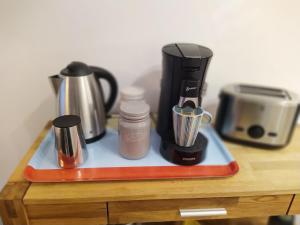 a tray with a coffee maker and a blender on a counter at FeWo Apland in Landau in der Pfalz