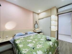 Ένα ή περισσότερα κρεβάτια σε δωμάτιο στο S1.071209 Vinhomes Ocean Park