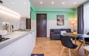 Kuchyň nebo kuchyňský kout v ubytování Devdaraki Apartments