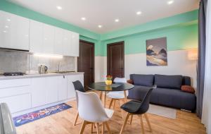Kuchyň nebo kuchyňský kout v ubytování Devdaraki Apartments