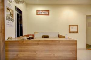 a reception desk with a purse sitting on top of it at Super Hotel O Plus Corporate One in Nagpur