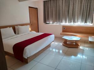 Fotografija u galeriji objekta Riviera Beach Resort u gradu Chīrāla