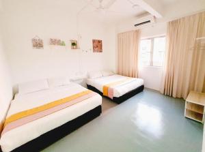 Ένα ή περισσότερα κρεβάτια σε δωμάτιο στο "Cloth Art Homestay" 4 min walk to car free zone by Shine Stay +42 φωτογραφίες
