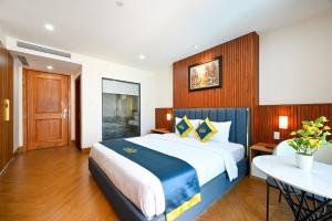 Postel nebo postele na pokoji v ubytování PLUS VUNG TAU HOTEL