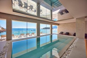 Бассейн в Universal Hotel Aquamarin или поблизости