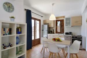 Η κουζίνα ή μικρή κουζίνα στο Horto Beach Villas