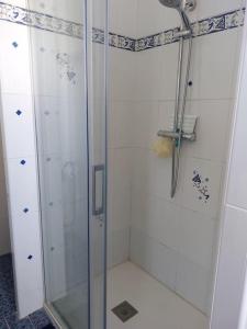 Koupelna v ubytování Villa de charme avec piscine + 8 fotografií