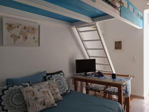Μια τηλεόραση ή/και κέντρο ψυχαγωγίας στο Seaside Nicola's Studio