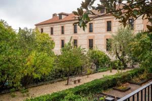 Κήπος έξω από το Parador de Chinchón +40 φωτογραφίες