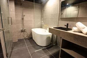 Koupelna v ubytování Hakuba Park Hotel + 37 fotografií