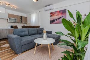 Posezení v ubytování Holiday house Marijan with private pool and barbecue - by TA Leut