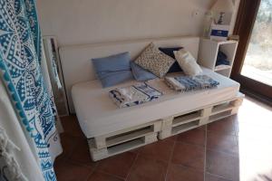 Ένα ή περισσότερα κρεβάτια σε δωμάτιο στο Sa Selvaggia by Holiday World