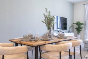 Fotografie z fotogalerie ubytování A Home Away From Home, Sleeps 6! v Dubaji