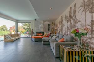 Posezení v ubytování VILLA MANILA - Sa Riera Secluded, Modern, Sea views