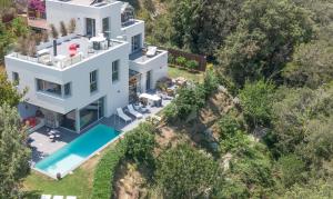 Bazén v ubytování VILLA MANILA - Sa Riera Secluded, Modern, Sea views nebo v jeho okolí