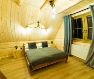 Posteľ alebo postele v izbe v ubytovaní Domek & Apartament Góralski z Jacuzzi Kościelisko