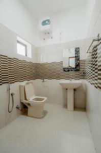 a bathroom with a toilet and a sink at Sri Construction Circuit Bungalow in Batticaloa